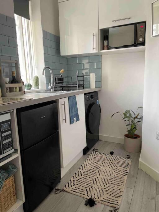 One Bedroom Putney Village Flat London Bagian luar foto