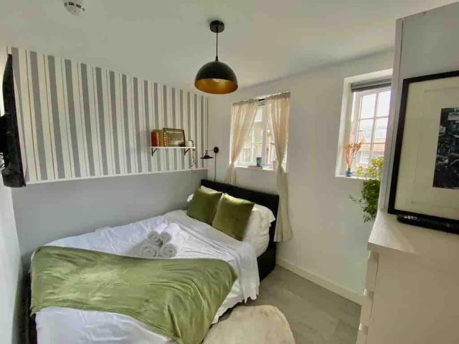 One Bedroom Putney Village Flat London Bagian luar foto